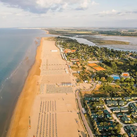 Bright With Terrace-beahost *